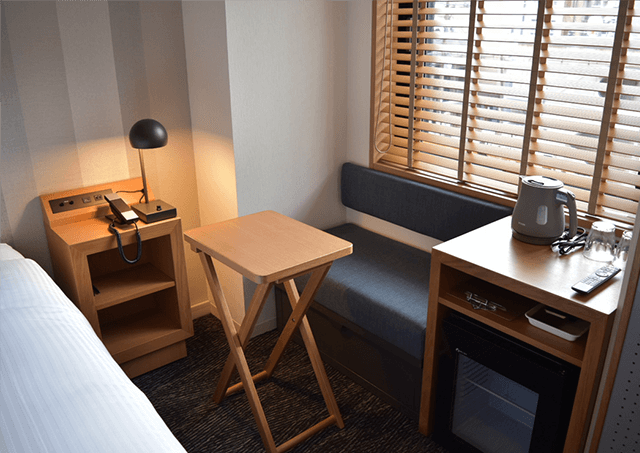 折りたためるミニテーブル（使用時）